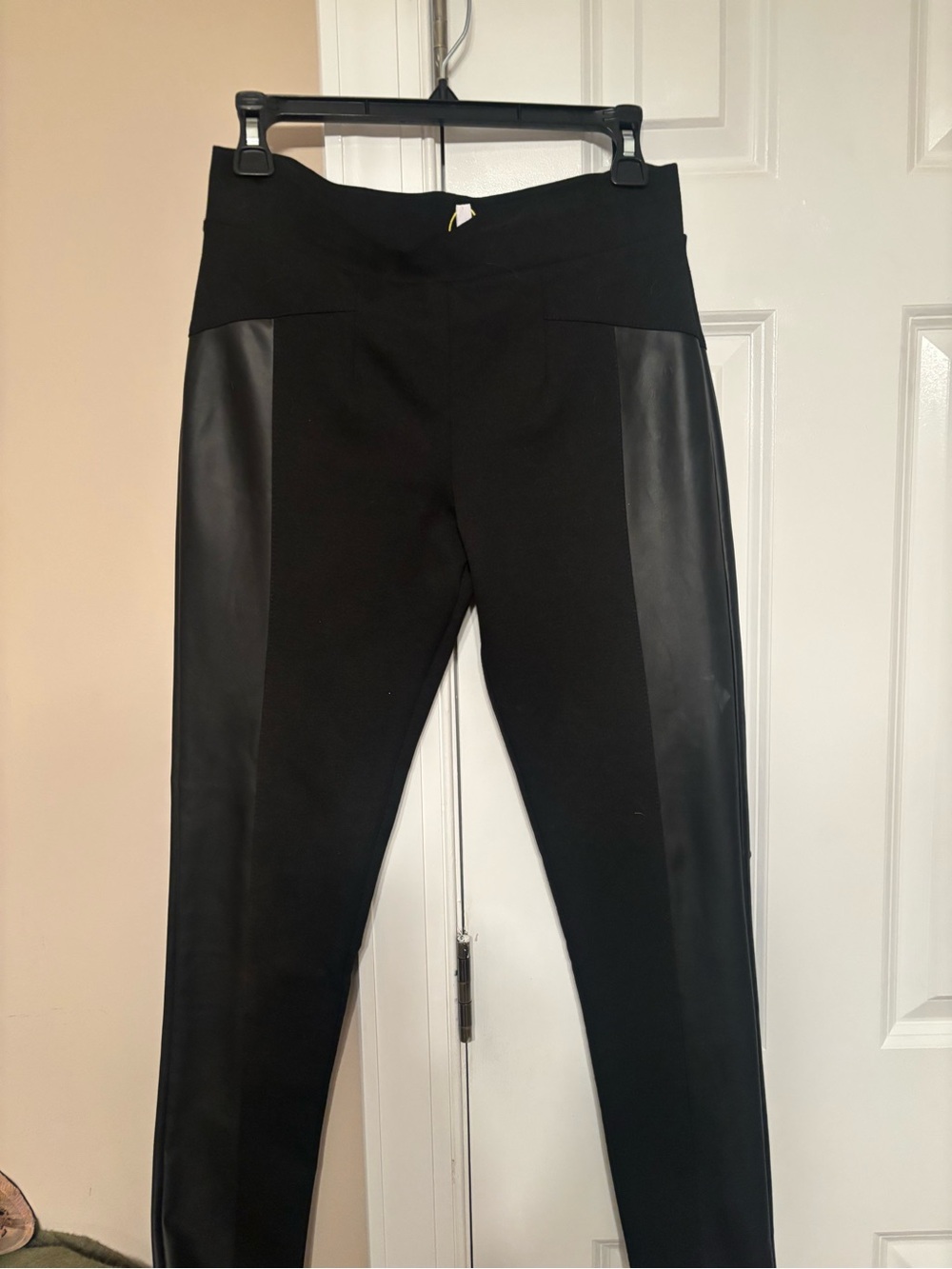 Legging with faux leather trim